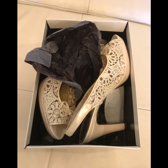 NEW Anne Klein Ivory Lace Shoes - Picture 11 of 13
